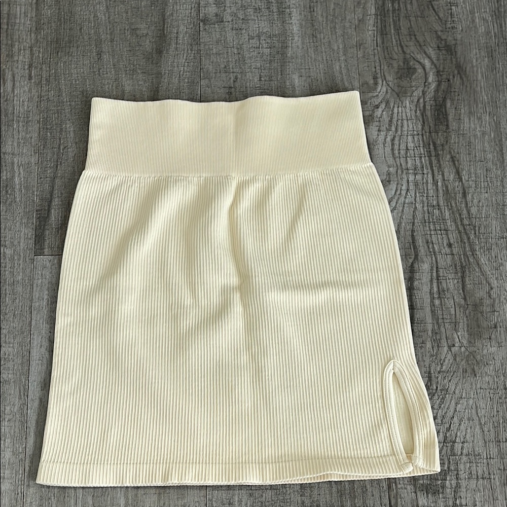 Elegant Cream Ribbed Skirt